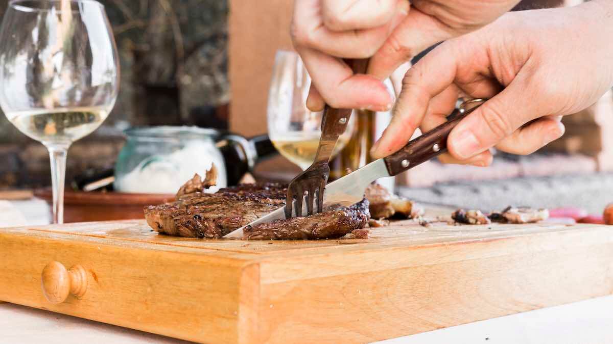 Diez cosas que jamás se deben hacer al preparar un asado