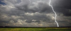 tormenta y rayo