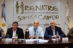 Venegas anunció la suba del 35% en la prestación por desempleo para trabajadores rurales 2 3