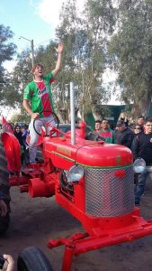 Histórico ascenso del “club sojero” Agropecuario al Nacional B y vuelta olímpica en un tractor 1 DA7u1AtW0AEorak