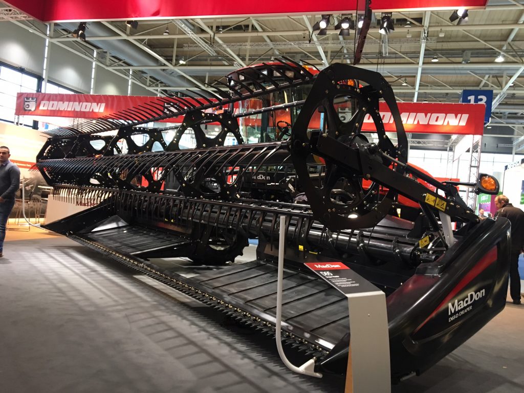 MacDon se renovó y lanzó la F1 con nuevo sistema hidráulico en Agritechnica 1 MacDon Agritechnica