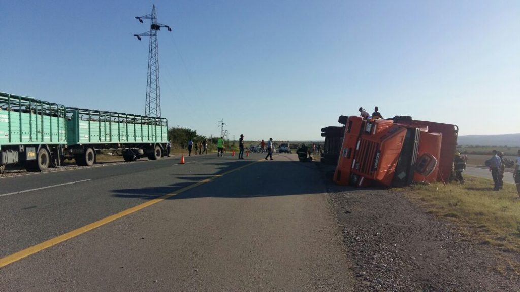 camion vuelco ruta
