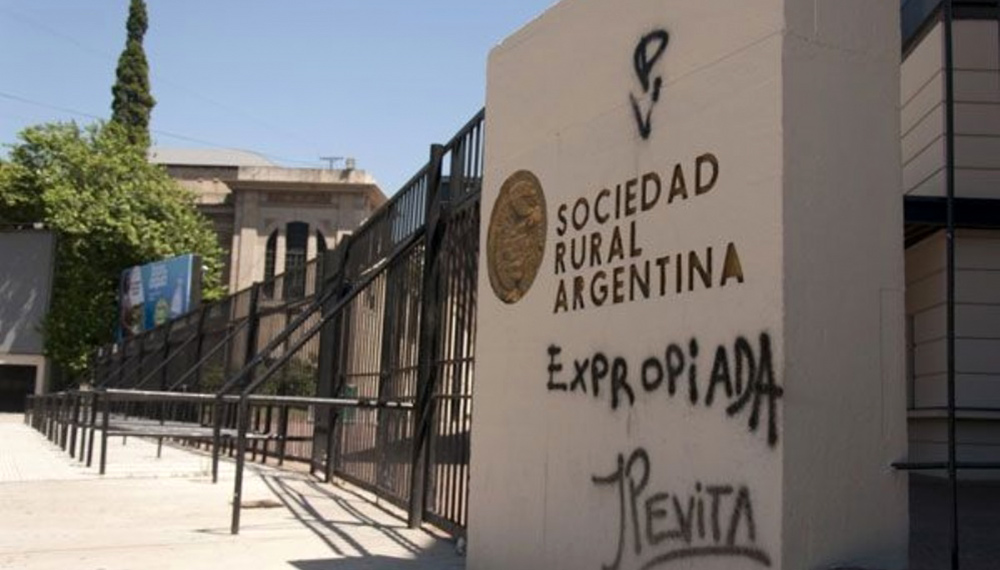 Cavallo habló de la venta de La Rural: "¿Macri va a seguir las políticas de Cristina Kirchner?" 1 la rural pintadas