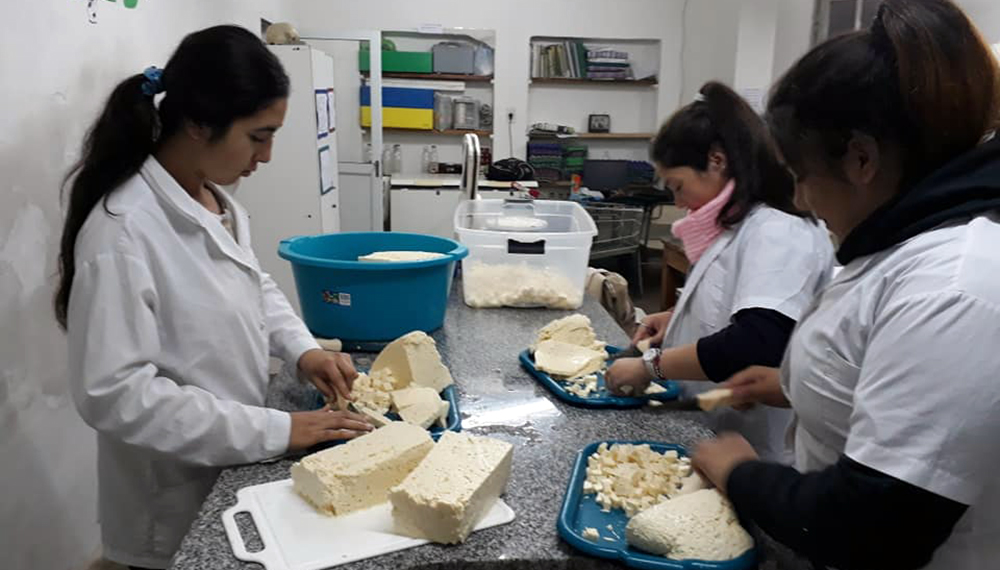 Historia y presente de la Escuela Agraria de Cazón, una opción en educación rural en Saladillo 2 36704643 2133844793327520 7204569904010231808 n