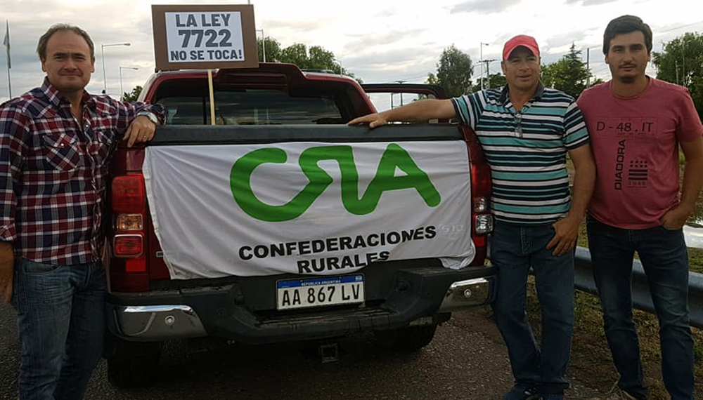 "Sí al agua pura, no a la minería": productores de Mendoza defienden la ley 7722 con un camionetazo 2 46866237 708065516255372 5218598776054218752 n