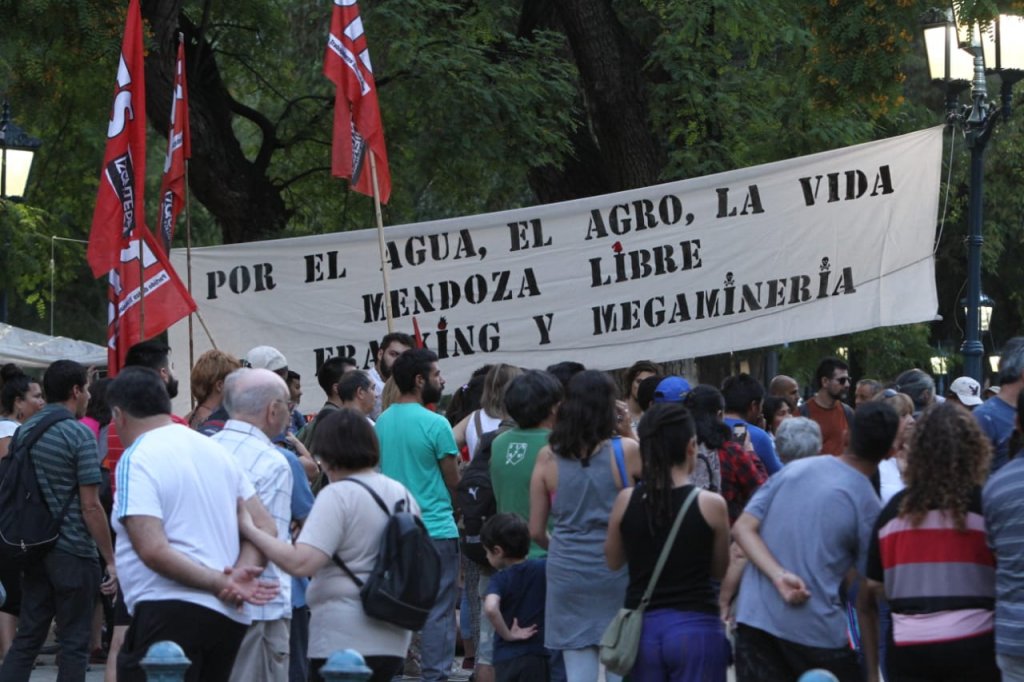 Escándalo en Mendoza: quieren permitir el uso de cianuro y ácido sulfúrico en la minería 1 1 1