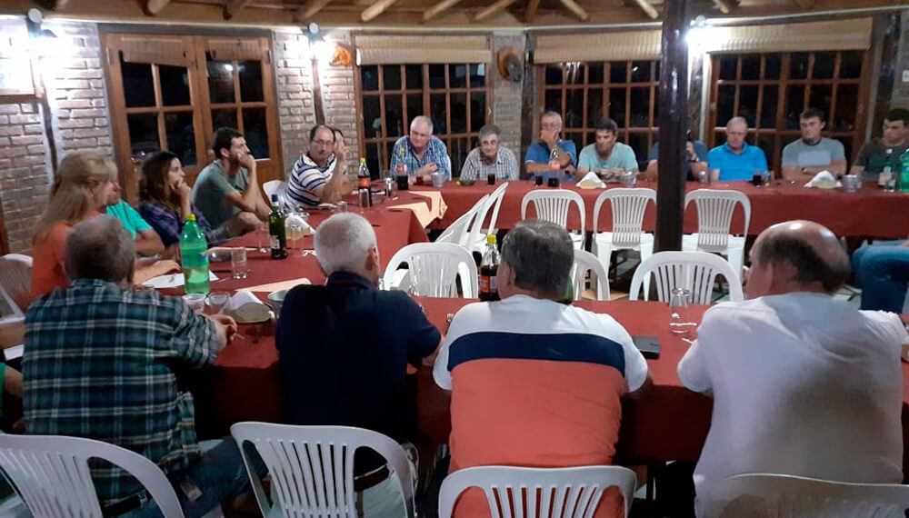 Después del tractorazo, se viene un camionetazo en Paraná contra las retenciones 1 Asamblea FAA Entre Rios Retenciones