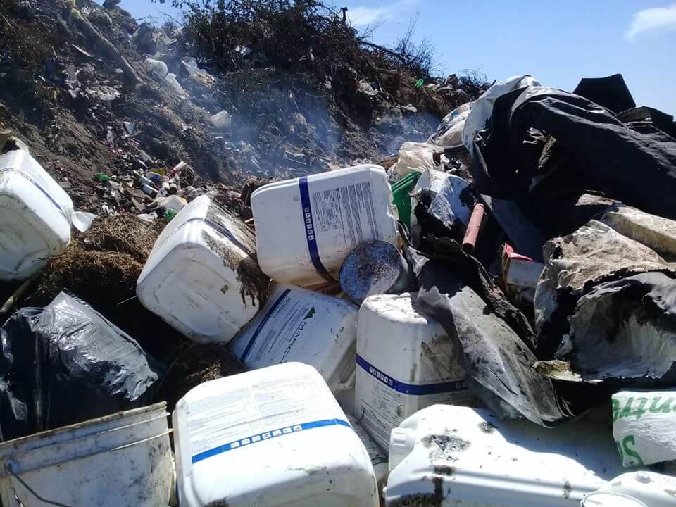 Encuentran un "cementerio de bidones de agroquímicos" en La Pampa 4 4