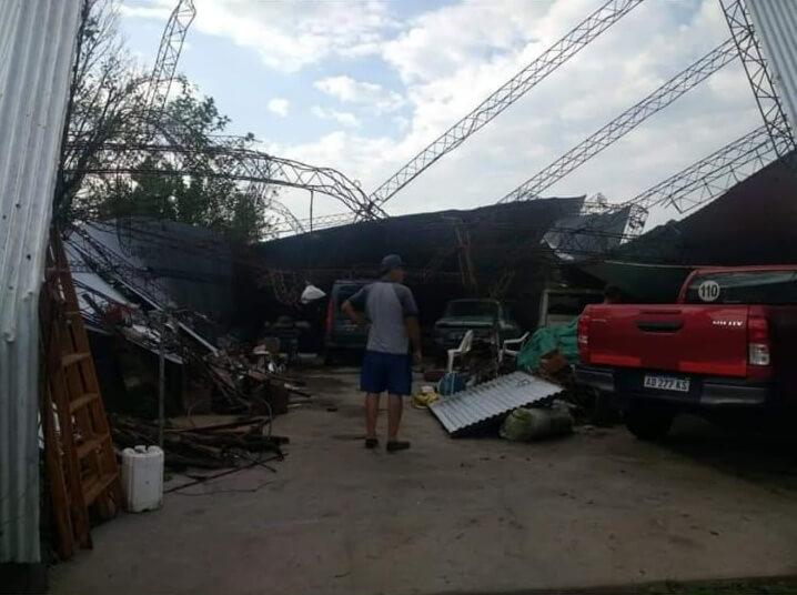 Destrozos al oeste de Entre Ríos por un tornado 2 galpón destruido por tornado