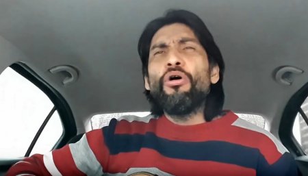 hombre cantando