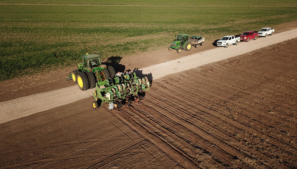 Ganadería "de alta gama": para asegurarse el maíz del feedlot invirtieron en riego subterráneo 2 La familia Boccolini - Cordoba - Inversion en riego por goteo