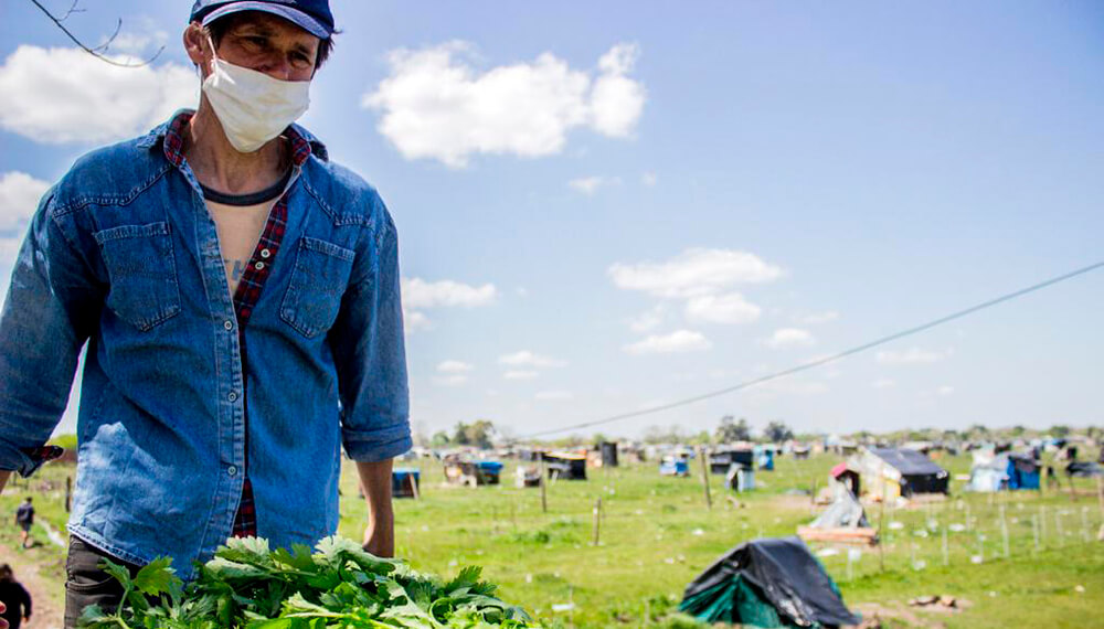 Organizaciones de productores hicieron un verdurazo en la toma de tierras en Guernica 2 120845341 1492153260974911 7717905003316340069 o