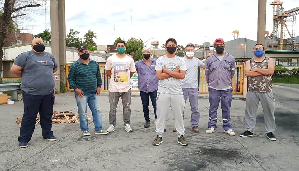 Sigue el paro aceitero y, ahora, el gremio denuncia a una empresa de San Lorenzo por intimidación 1 Paro aceitero