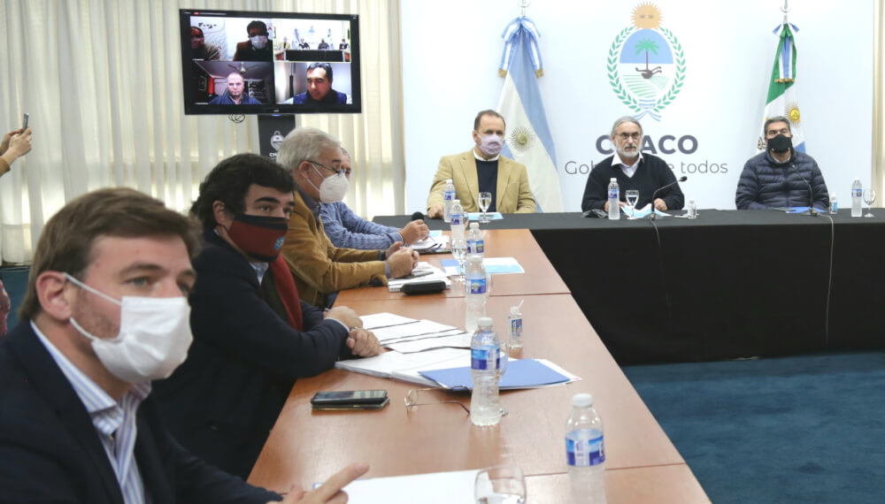 El ministro Basterra, en Chaco, presentando el Plan Ganadero