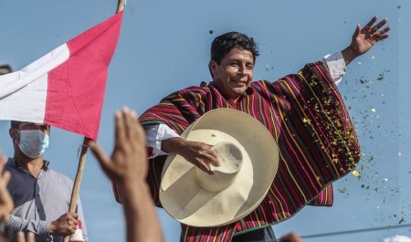 "Chacarero, obrero, agricultor y maestro": así se define Pedro Castillo, nuevo presidente de Perú 2 Pedro Castillo maestro rural
