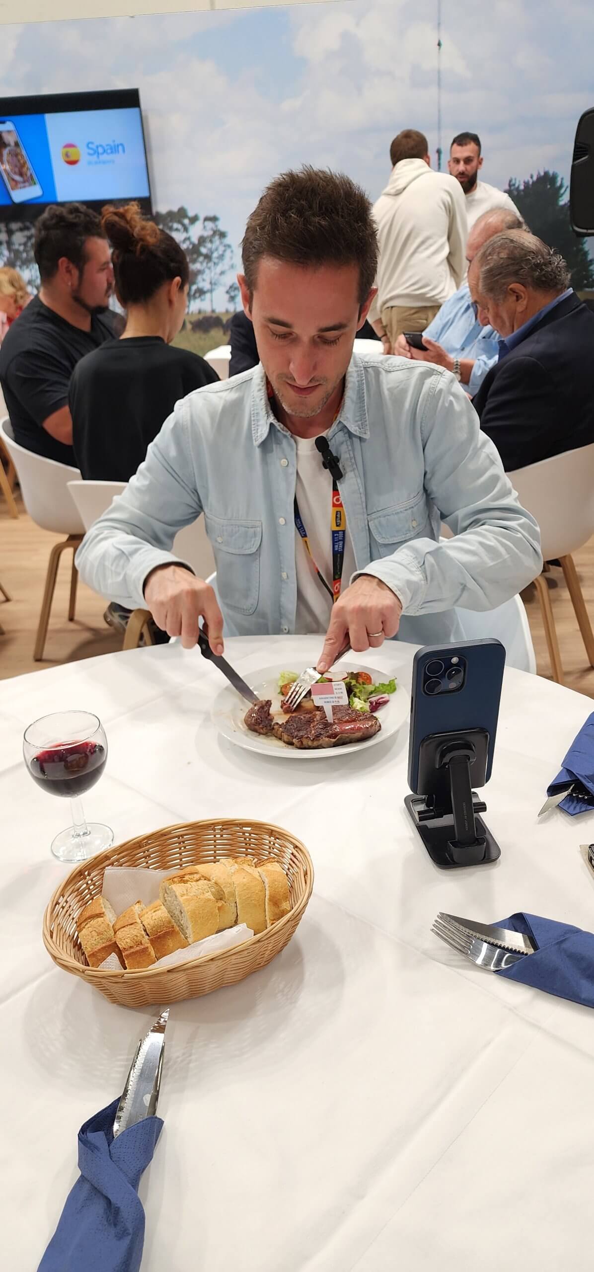 Influencers europeos viralizan la carne argentina: "Vinimos a descubrir por qué es la mejor del mundo" 3 @leparisdalexis scaled