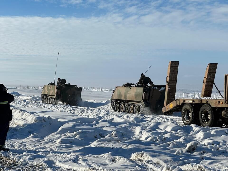 “Angustiante”: en la Patagonia continúan miles de animales aislados y sin alimento por las nevadas 1 tanques en nieve