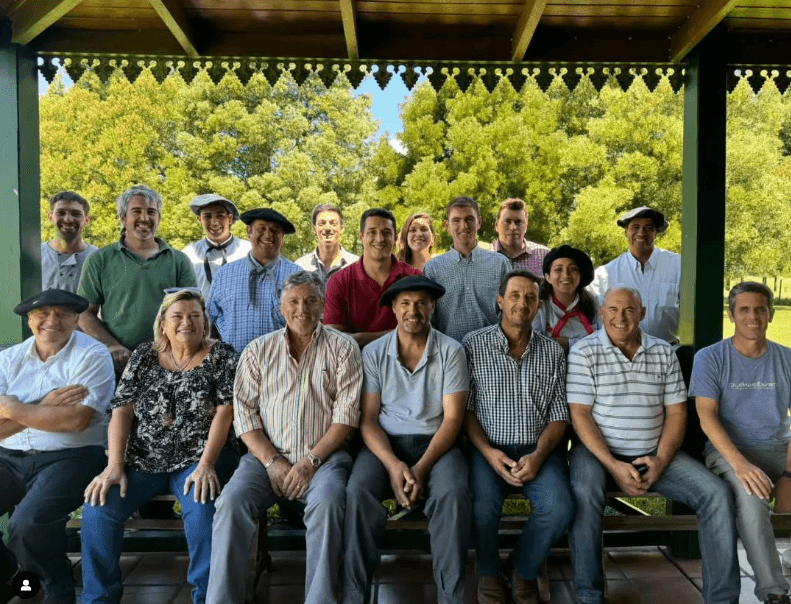 Mónica, de la adolescente que "odiaba el campo" a la cabañera que lleva 40 años criando bovinos Limousin 2 Equipo de trabajo Don Federico03