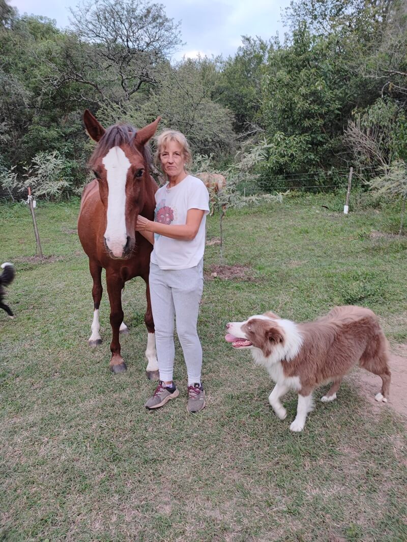 En el campo03 con caballo