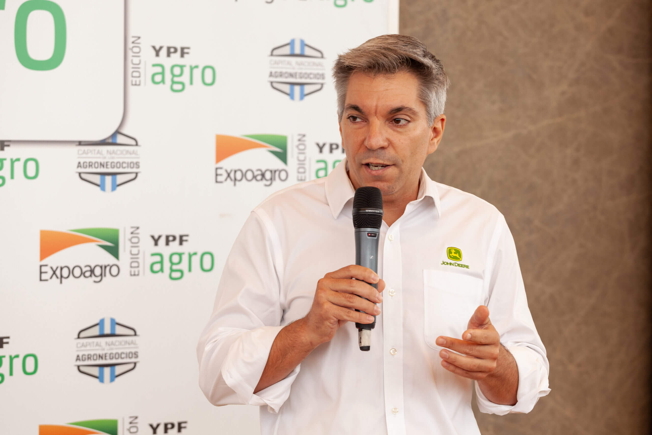 Descarga la foto de Jose Maria Rossi gerente de Marketing Tactico Hispano John Deere