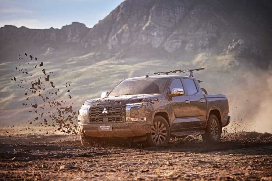 mitsubishi l200 en el barro