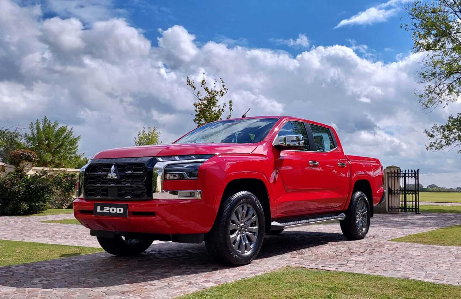 mitsubishi l200 frente
