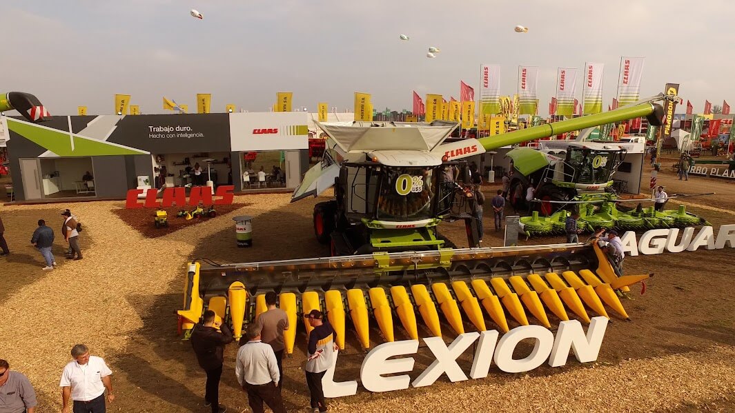 claas cosechadora lexion stand