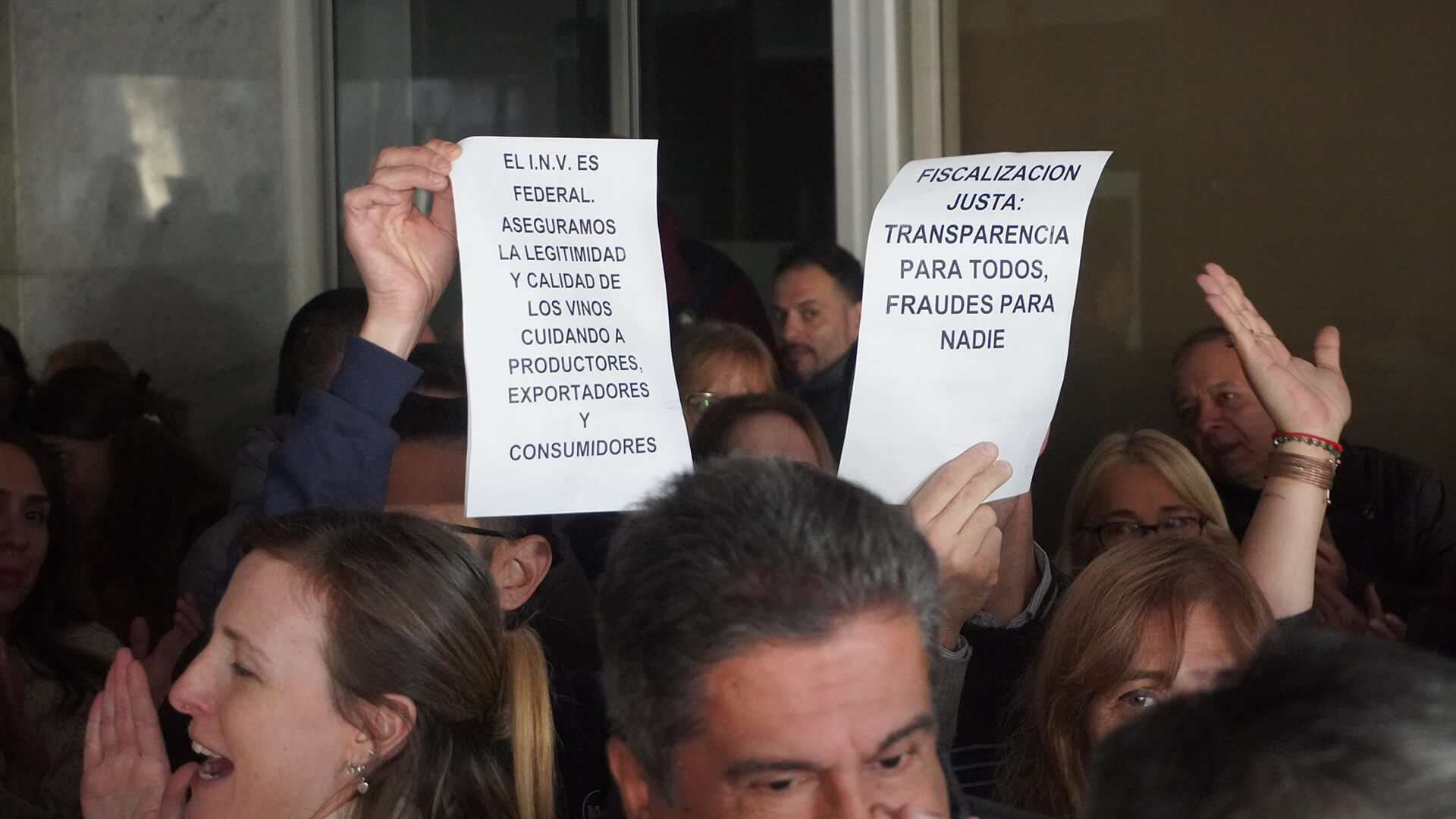 Protestas en el INV: trabajadores alertan por la trazabilidad y los controles en la vitivinicultura 1 reclamo inv sol 4