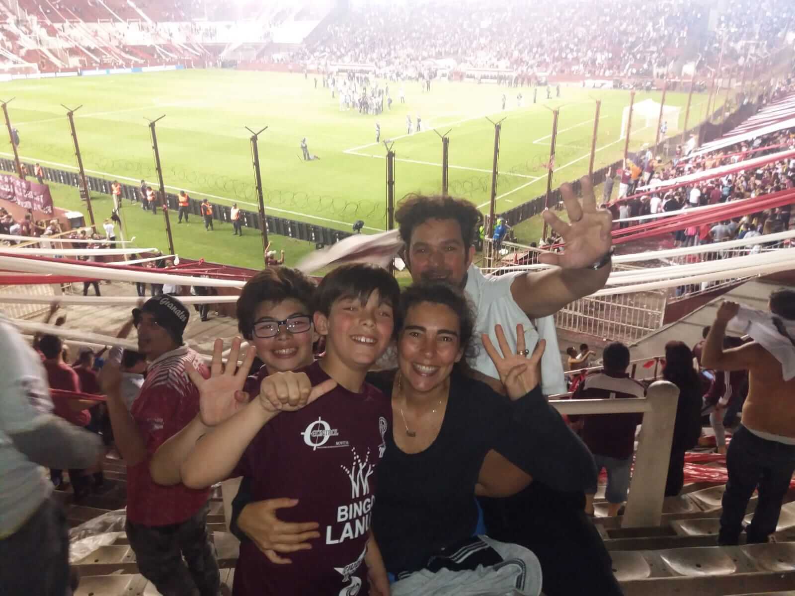 LANUS Con marido e hijos