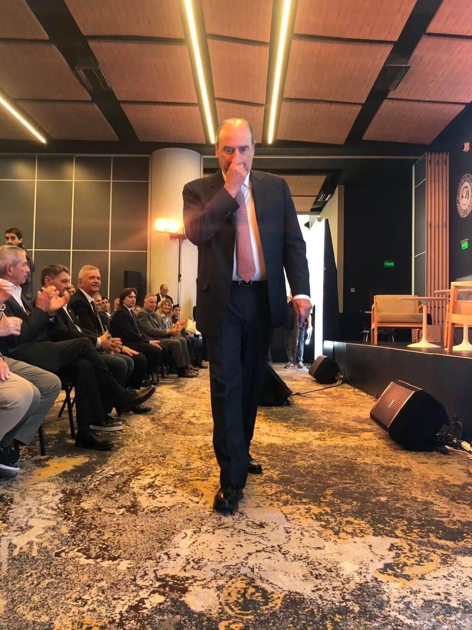 guillermo francos caminando coninagro