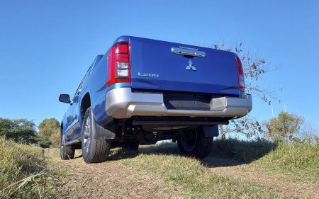 l200 de atras caja