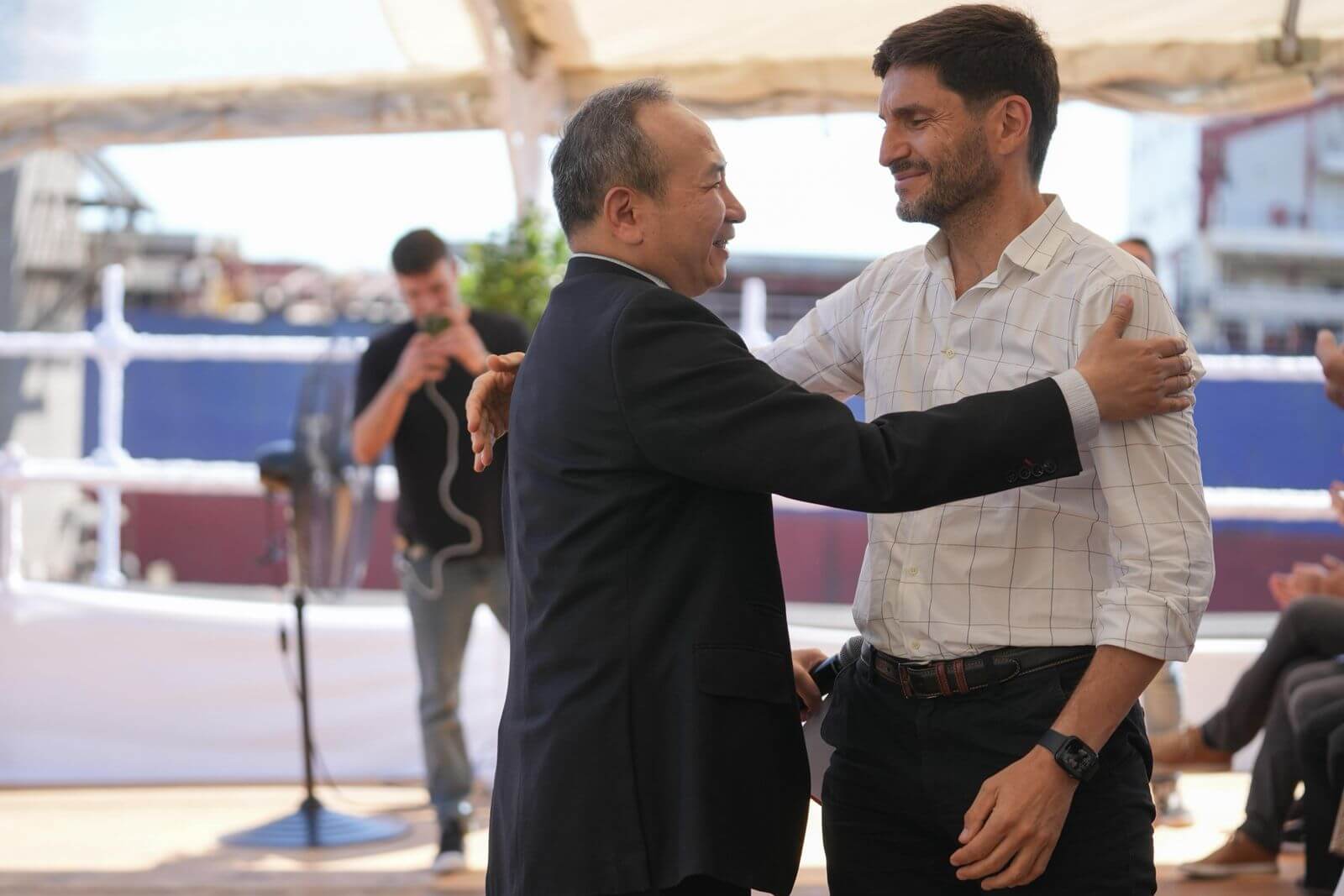 pullaro y embajador chino