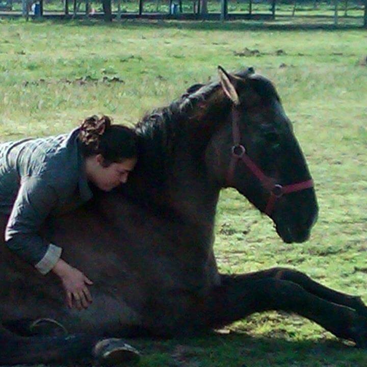 La “magia” de la equinoterapia: “He visto caballos hacer cosas que la ciencia no puede explicar” 2 Fernanda con caballo